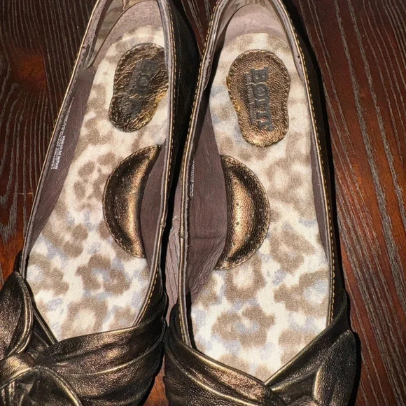 Born women’s Gold Bronze Ballet Flats Size 6 or 36.5 work casual business casual - Picture 2 of 7